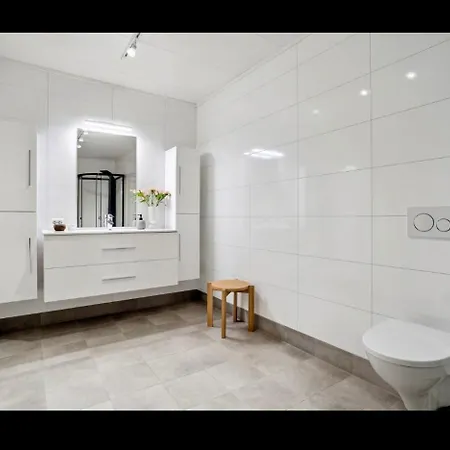 Aurora Base Apartament *